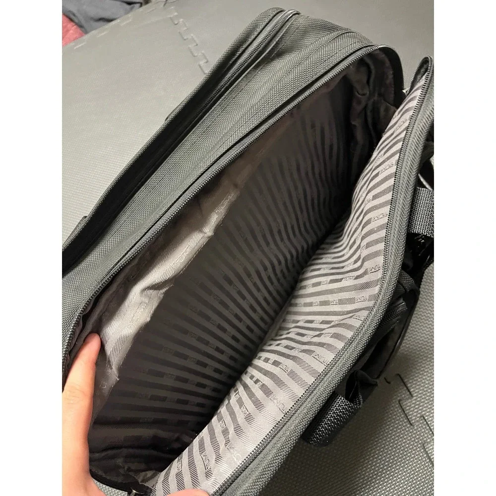 Tumi Alpha 26060d4‎ Black Expandable Briefcase Messenger Laptop Bag